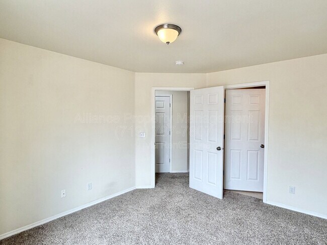 Building Photo - 3870 Strawberry Field Grove