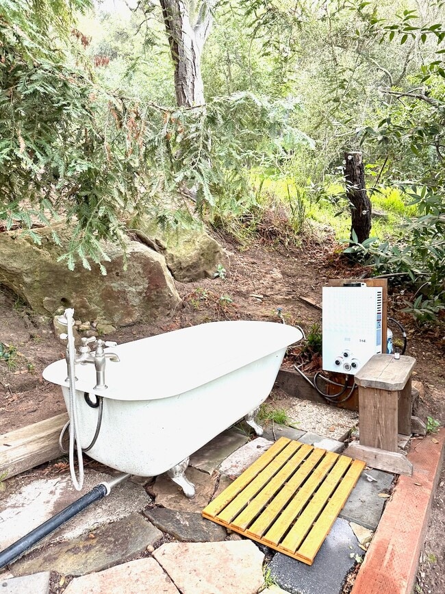 Building Photo - 615 Falls Dr