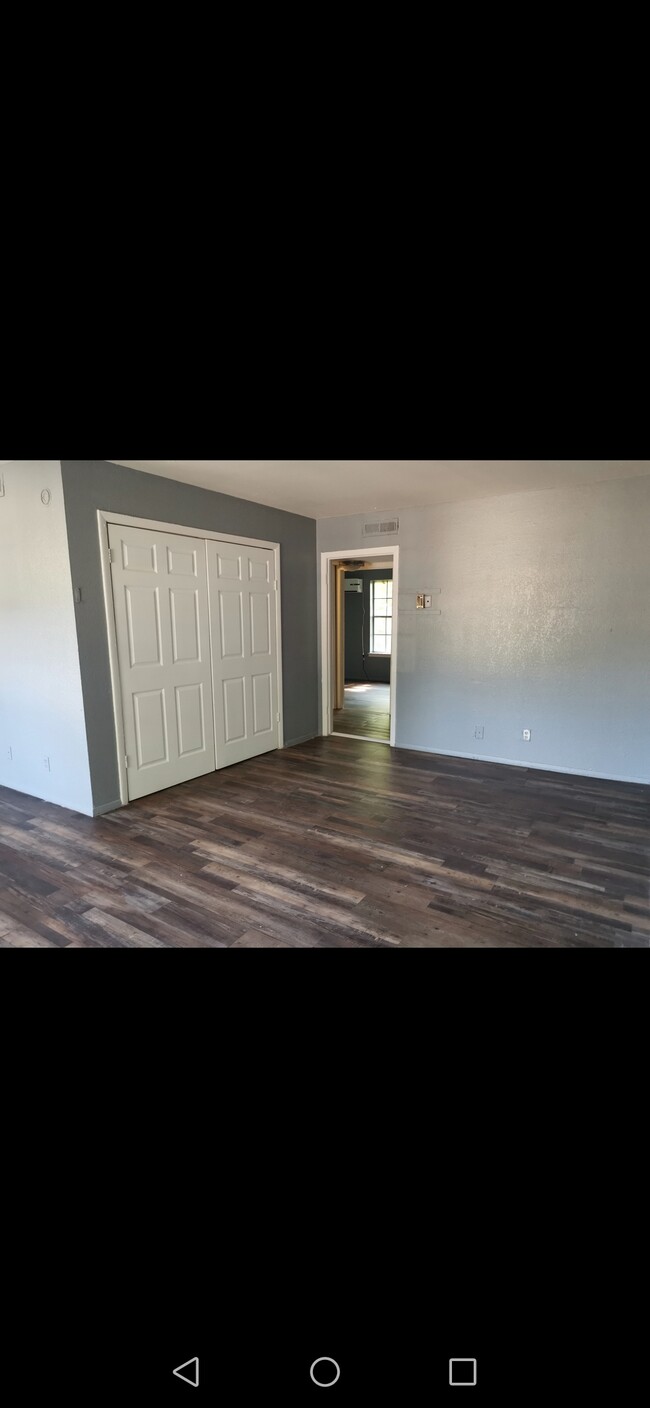 inside house - 539 Moore St S