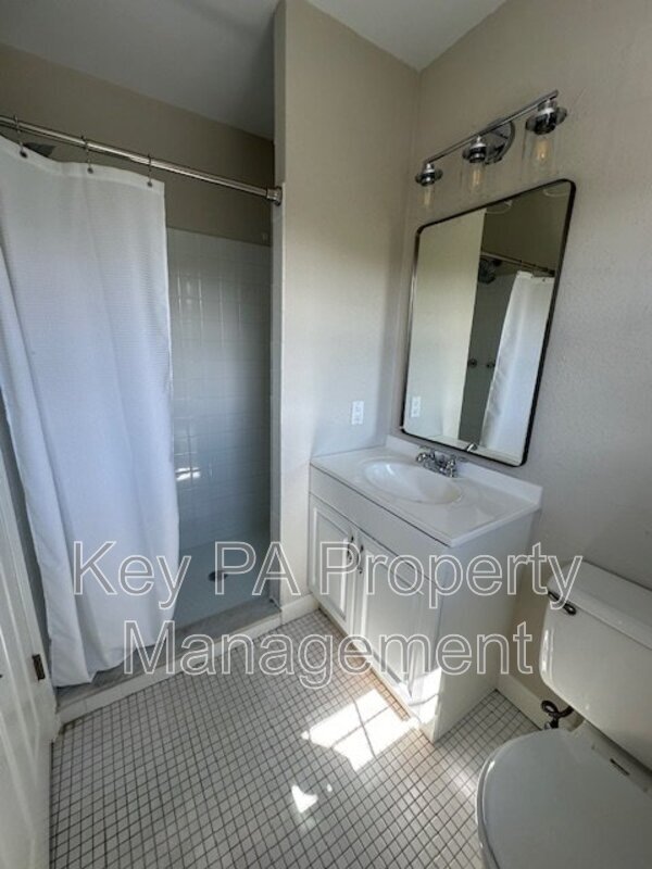 Building Photo - 517 S Coventry Ln