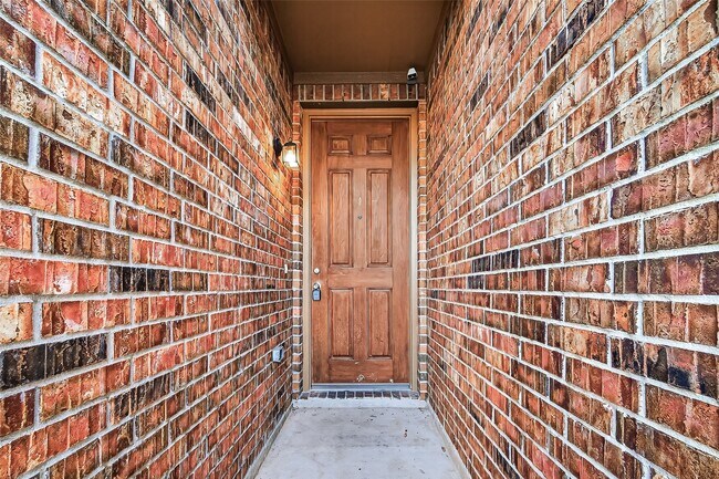 Building Photo - 21015 Blackstone Villa Ln