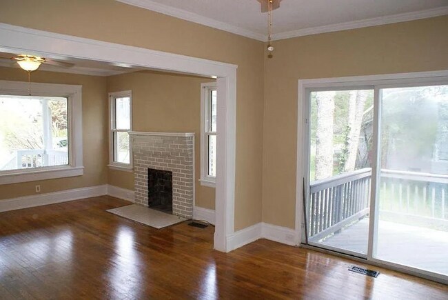 Building Photo - Knoxville 37920 - 3 bedroom 1 bath - call ...