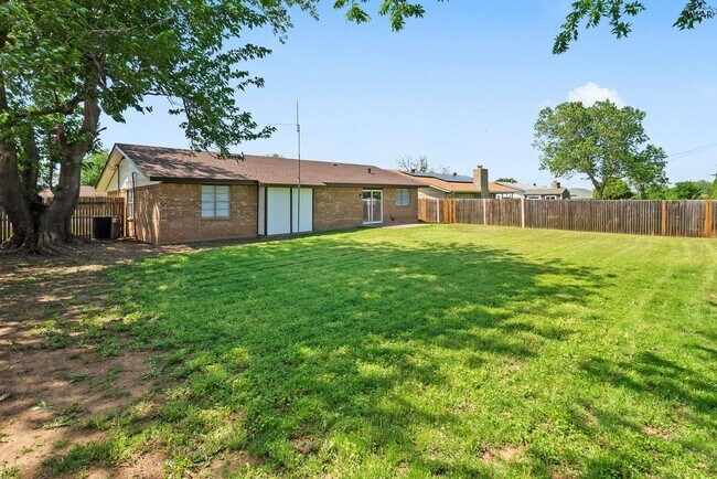 Building Photo - 5 Chanute Cir