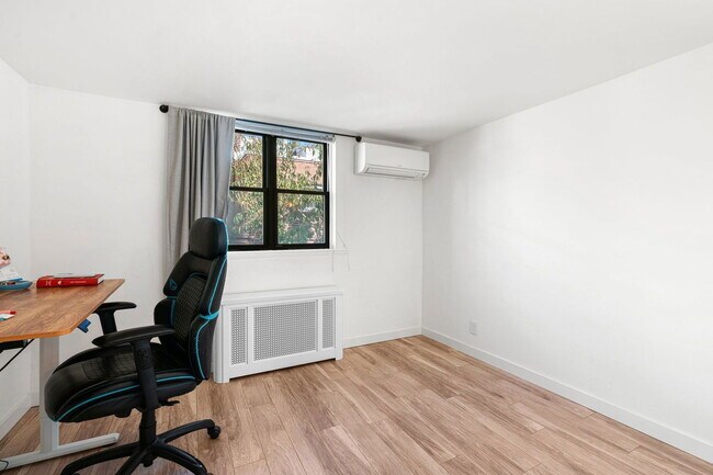 Building Photo - 629 Sears St