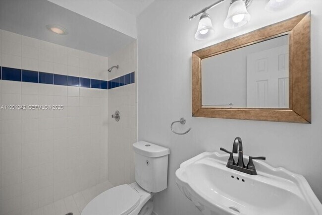 Building Photo - 2560 Bass Way