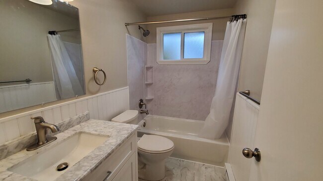 Building Photo - JUST REMODELED!! EVERYTHING BRAND NEW INSIDE THIS 3 BEDROOM, 1 BATH!!