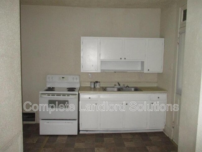 Building Photo - 1231 S 10th St