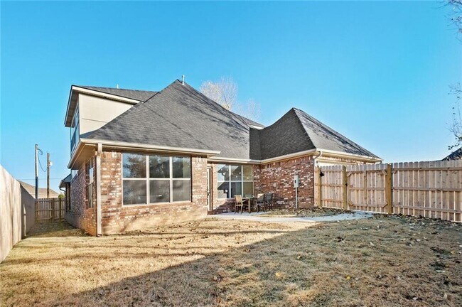 Building Photo - 585 S Rainbow Rd