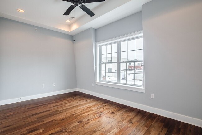 Building Photo - 2633 Catharine St