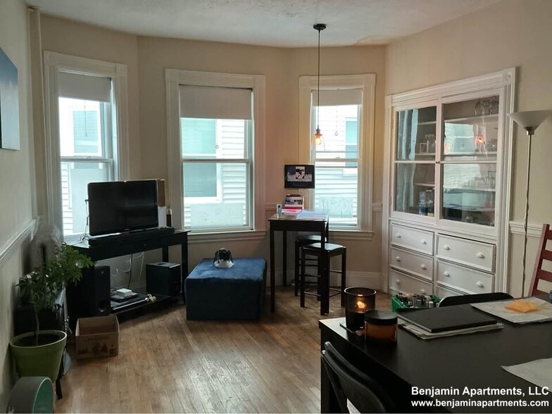 Building Photo - 74 Aldie St