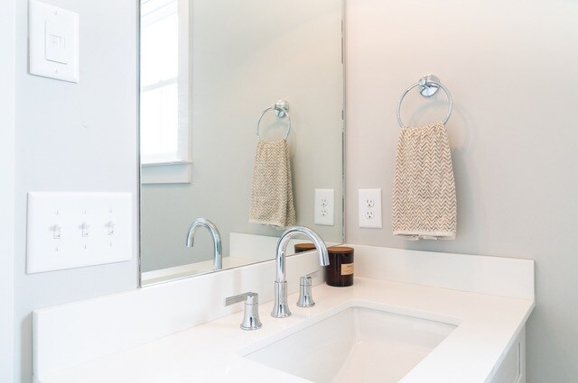 Building Photo - 509 Rosedale Ave E