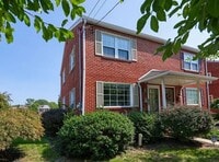 Building Photo - Spacious 2 Bedroom Home with Sunroom and Plenty of Storage!