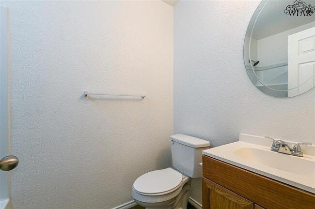 Building Photo - 1703 6th St