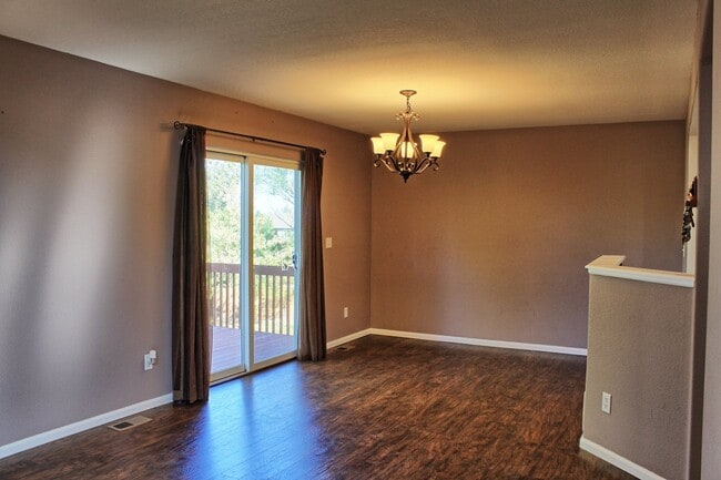 Building Photo - 3 bed 3 bath Castle Rock home walking distance to Douglas County High School