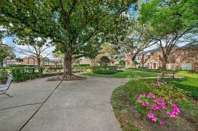 Building Photo - 6404 Burgoyne Dr.