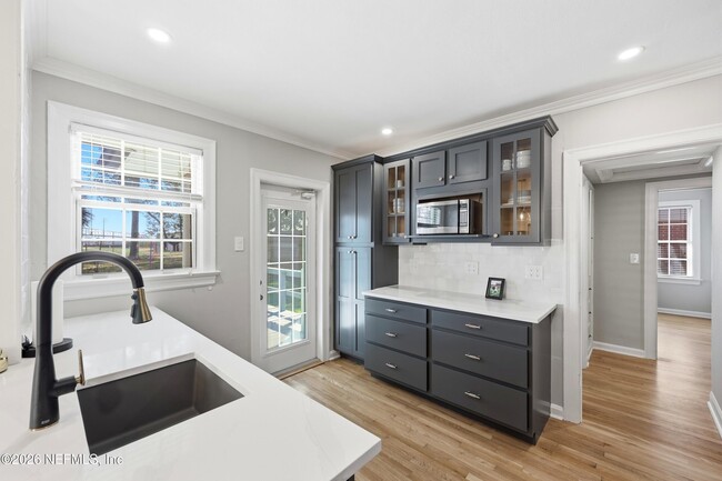 Building Photo - 813 Old Hickory Rd