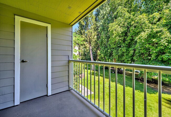 Building Photo - Echo Lake One Bedroom