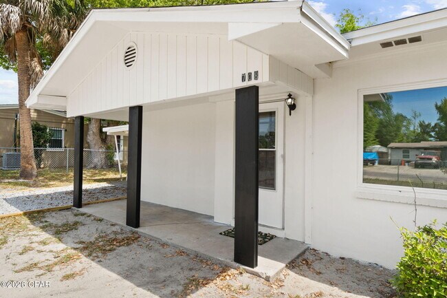 Building Photo - 708 Cactus Ave