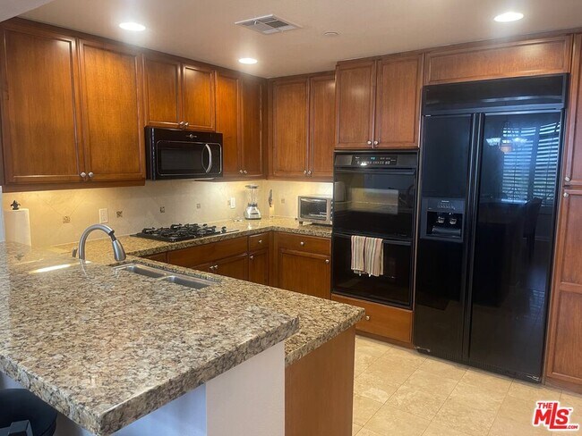 Building Photo - 5625 Crescent Park E