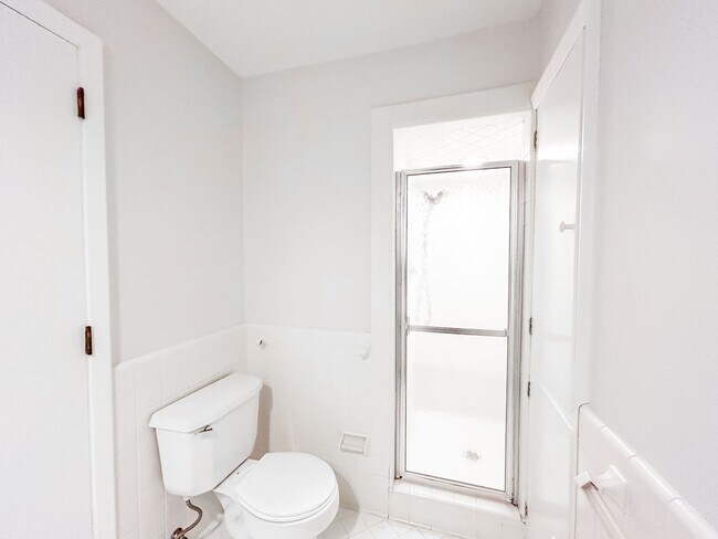 Building Photo - Stunning views. Serene atmosphere. Superb Edina. 3 Large Bedrooms (All on Upper Floor)!