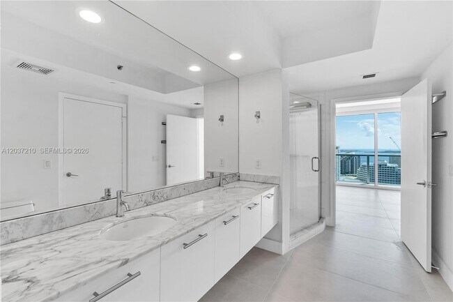 Building Photo - 500 Brickell Ave