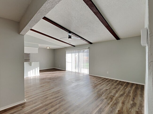 Building Photo - 2312 Suffolk Ln