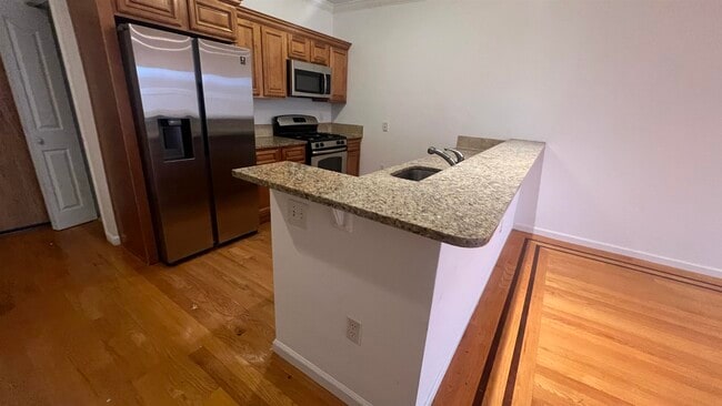 Building Photo - 528 52nd St