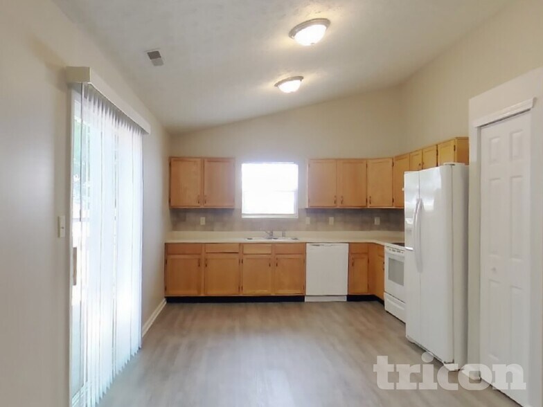 Building Photo - 740 Kingston Cir