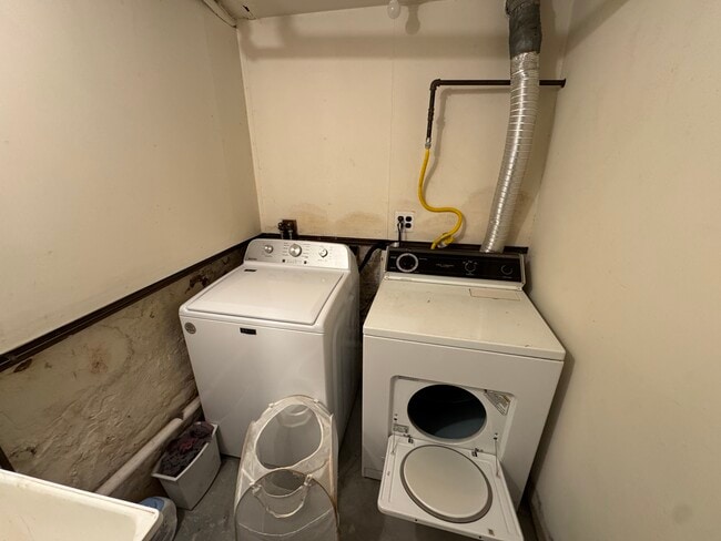 Building Photo - 211 Holland St