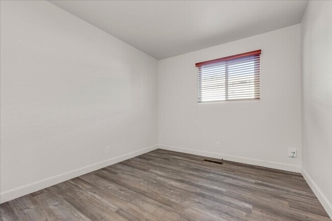 Building Photo - Upper Seaside 3 Bedroom / 1.5 Bath with Ocean Views