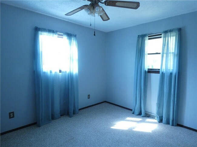 Building Photo - 574 S Erie St