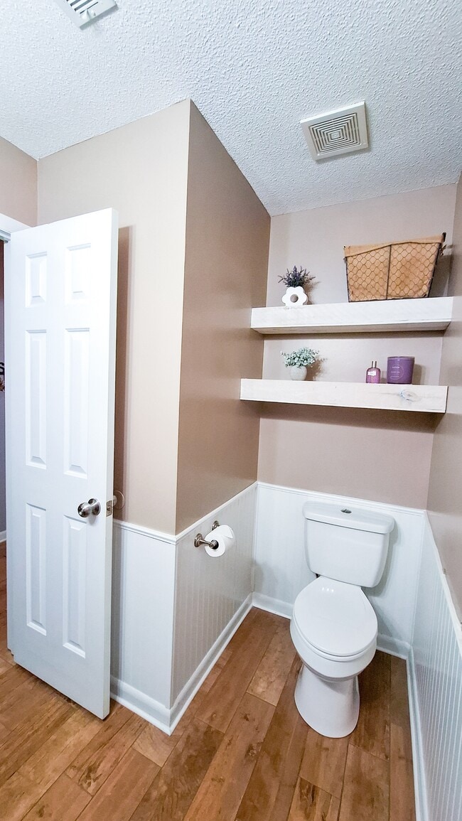Building Photo - 403 Antler Dr