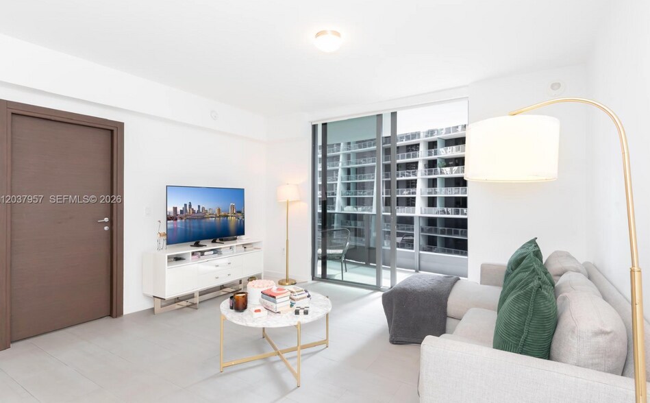 Building Photo - 1000 Brickell Plz