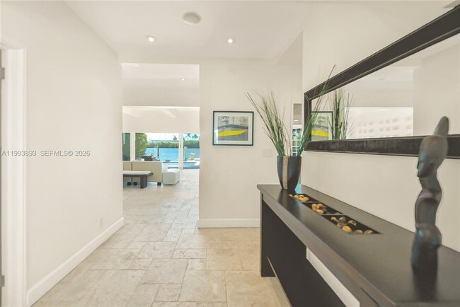 Building Photo - 224 S Coconut Ln