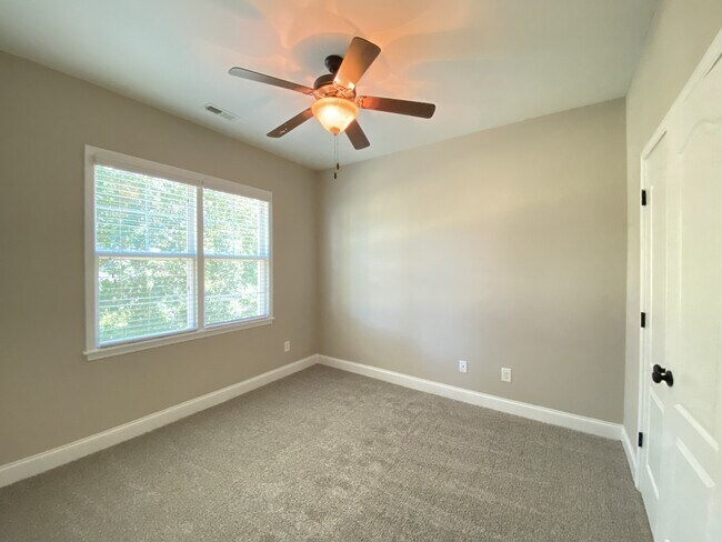 Building Photo - 181 Fairfax Dr