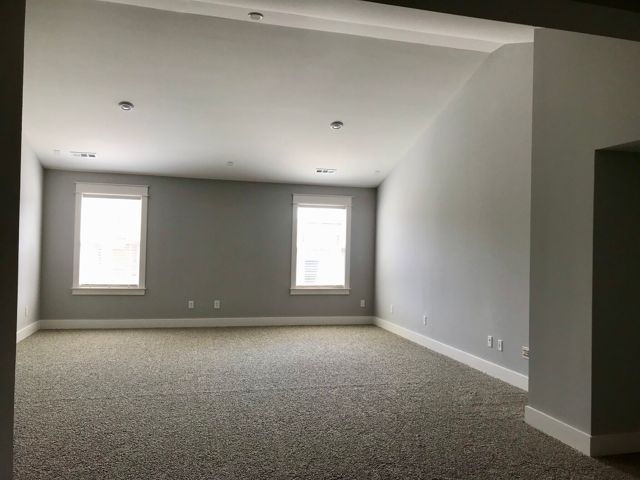 Building Photo - 3038 Oxford Dr