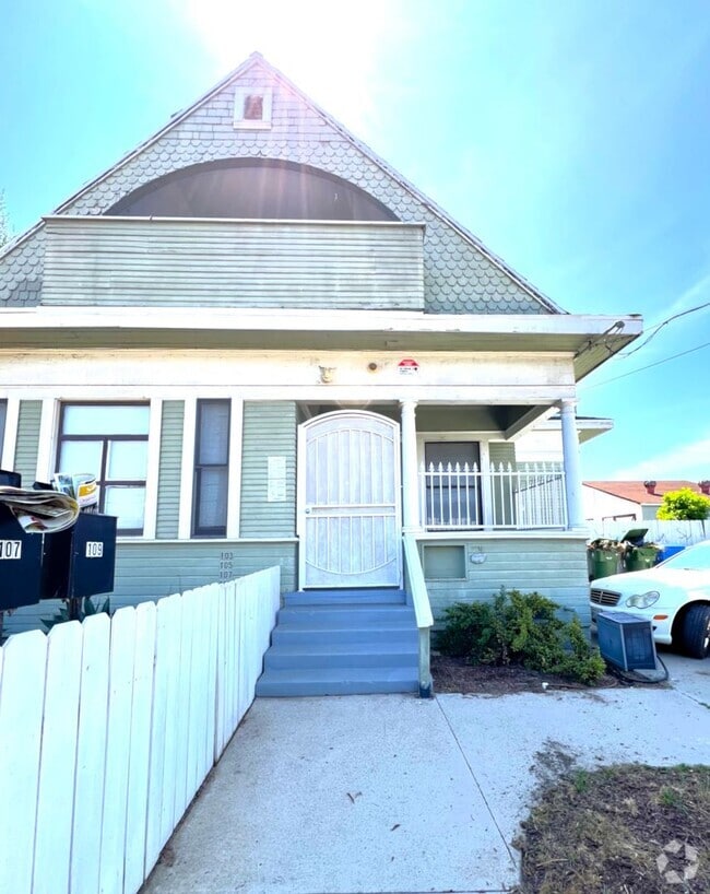 Building Photo - 103 N Mesa St