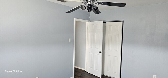 Building Photo - 5015 Meandering Ln