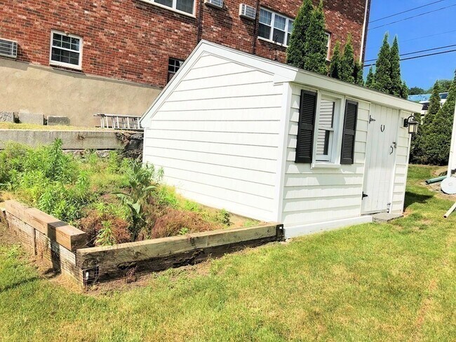 Building Photo - 561 Willard St