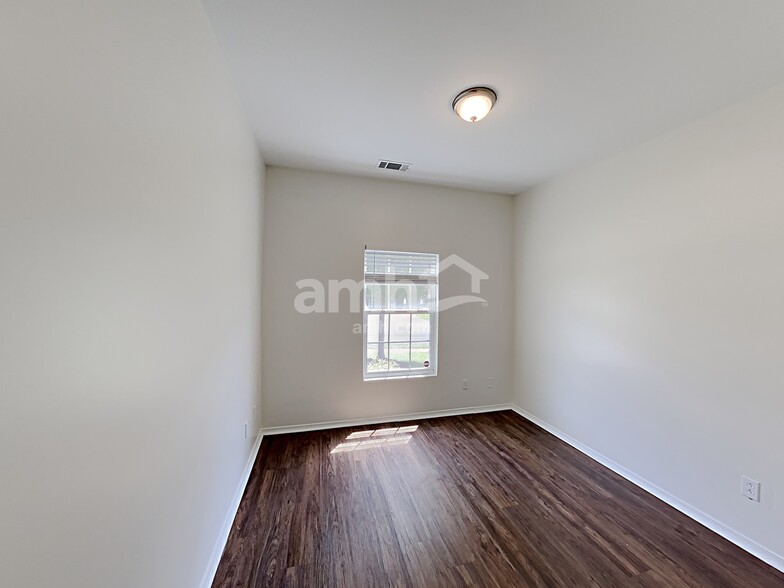 Building Photo - 5411 Fenway Dr