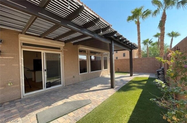 Building Photo - 5945 Lambert Bridge Ave