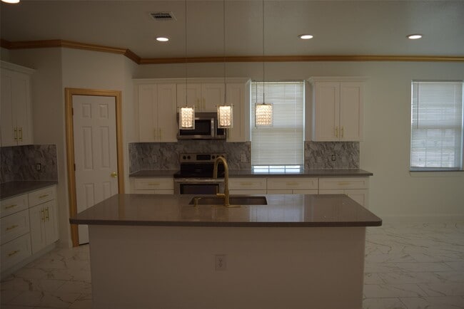 Building Photo - 445 County Rd 5102J