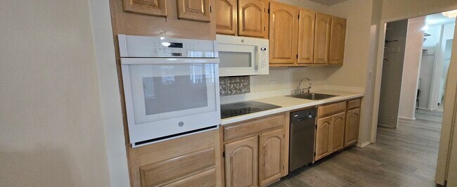 Building Photo - 4250 N Marine Dr