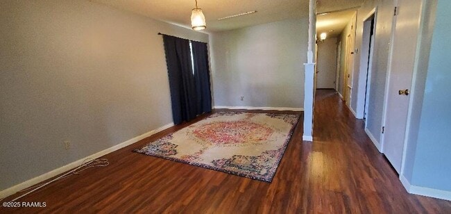Building Photo - 116 Sorority Dr