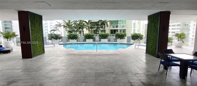 Building Photo - 170 SE 14th St