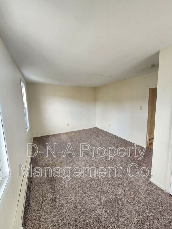 Building Photo - 1429 Pocono Blvd