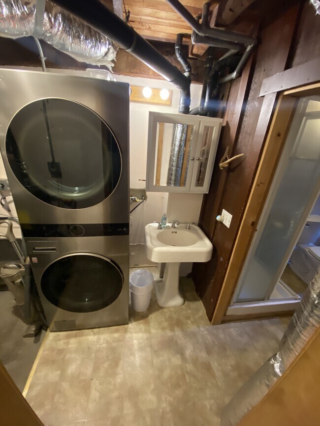 Building Photo - 3679 Alder Ave