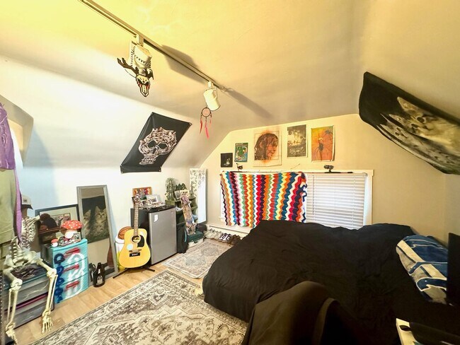 Building Photo - 2430 Fairview Ave