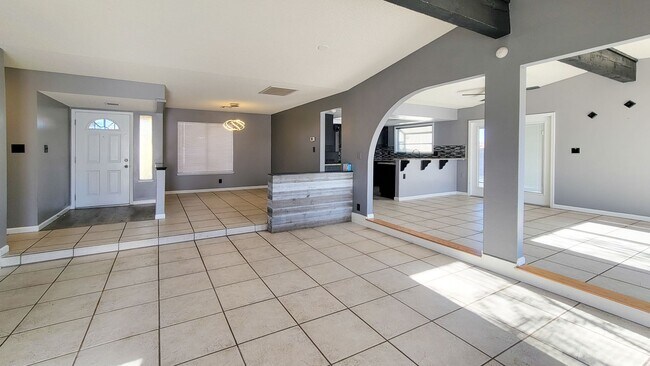 Building Photo - 8525 Del Rey Ave