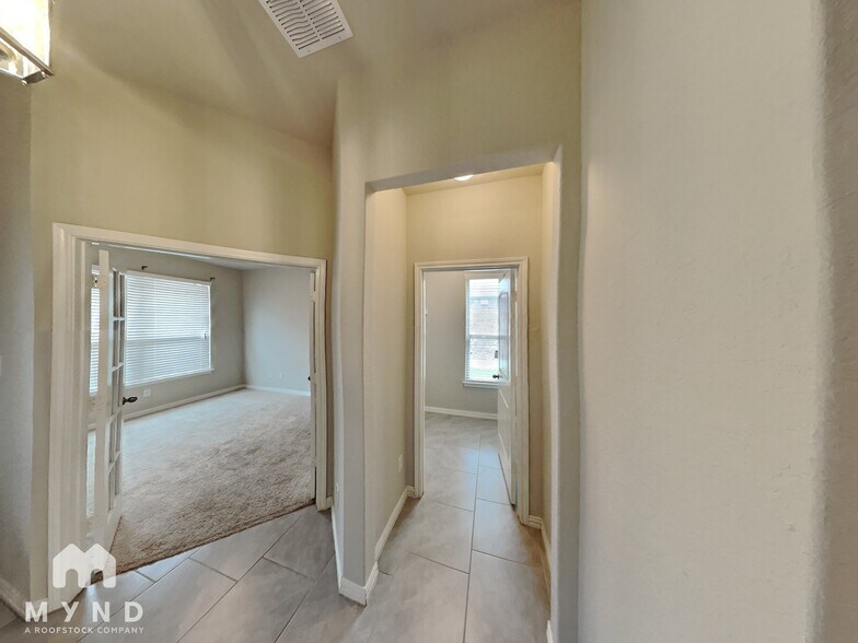 Building Photo - 13849 Bellows Path